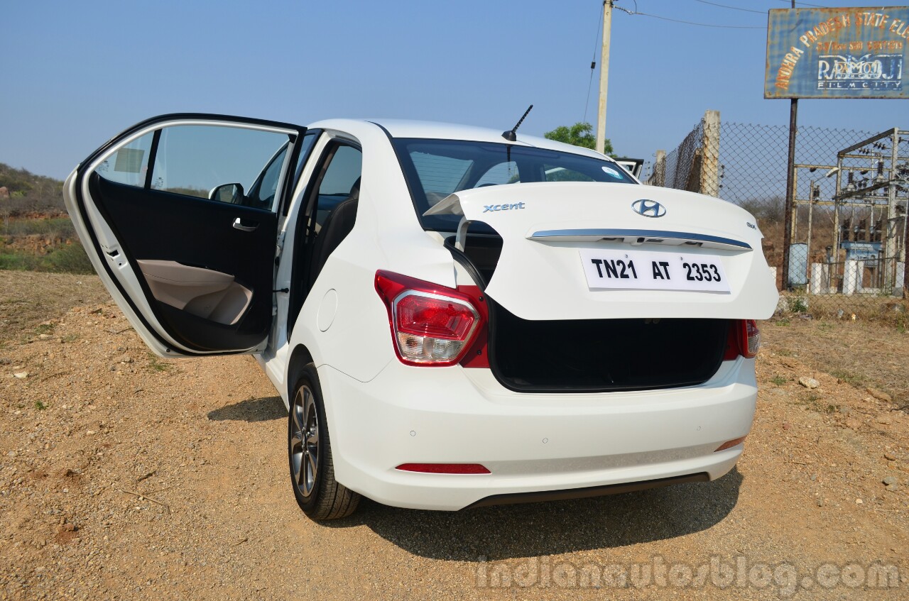 Hyundai Xcent Review boot open