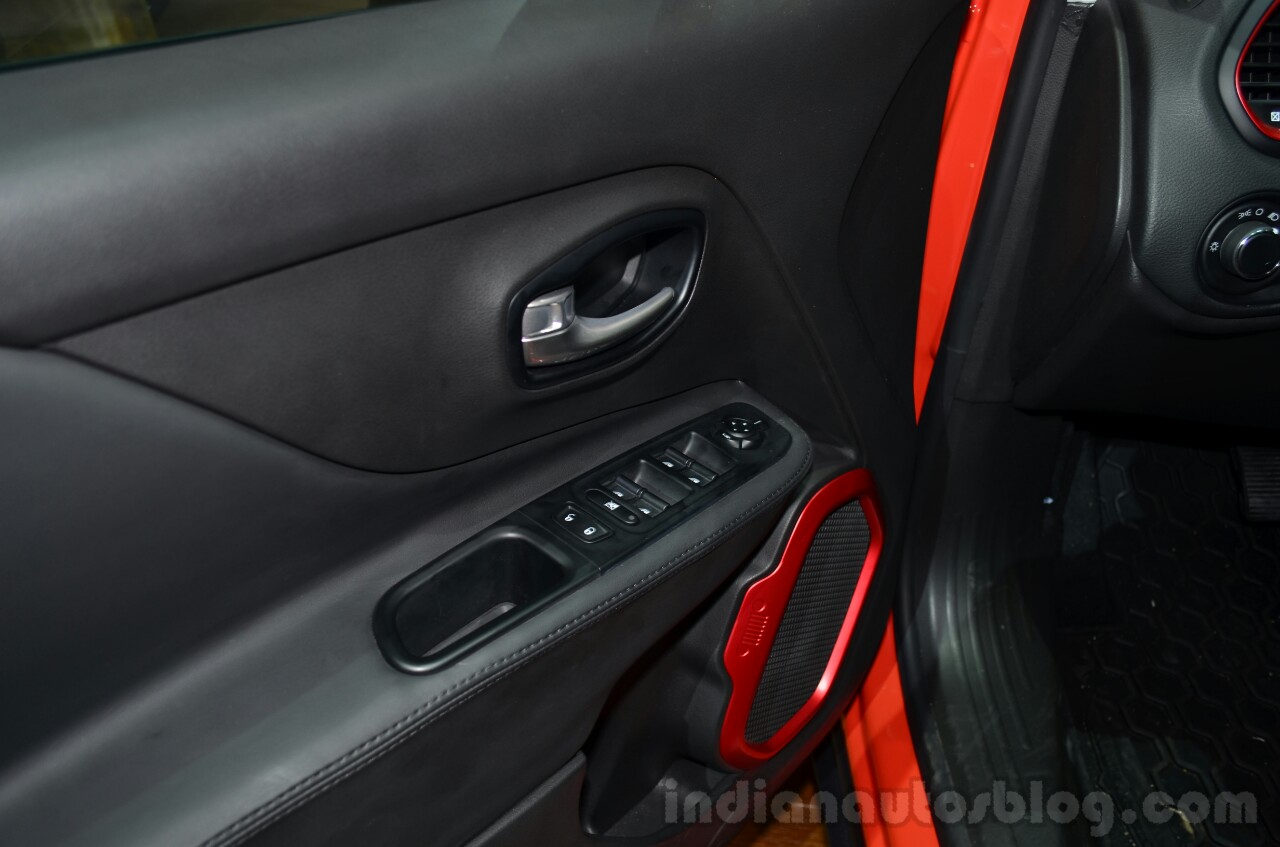 Jeep Renegade switches on the door at Geneva Motor Show