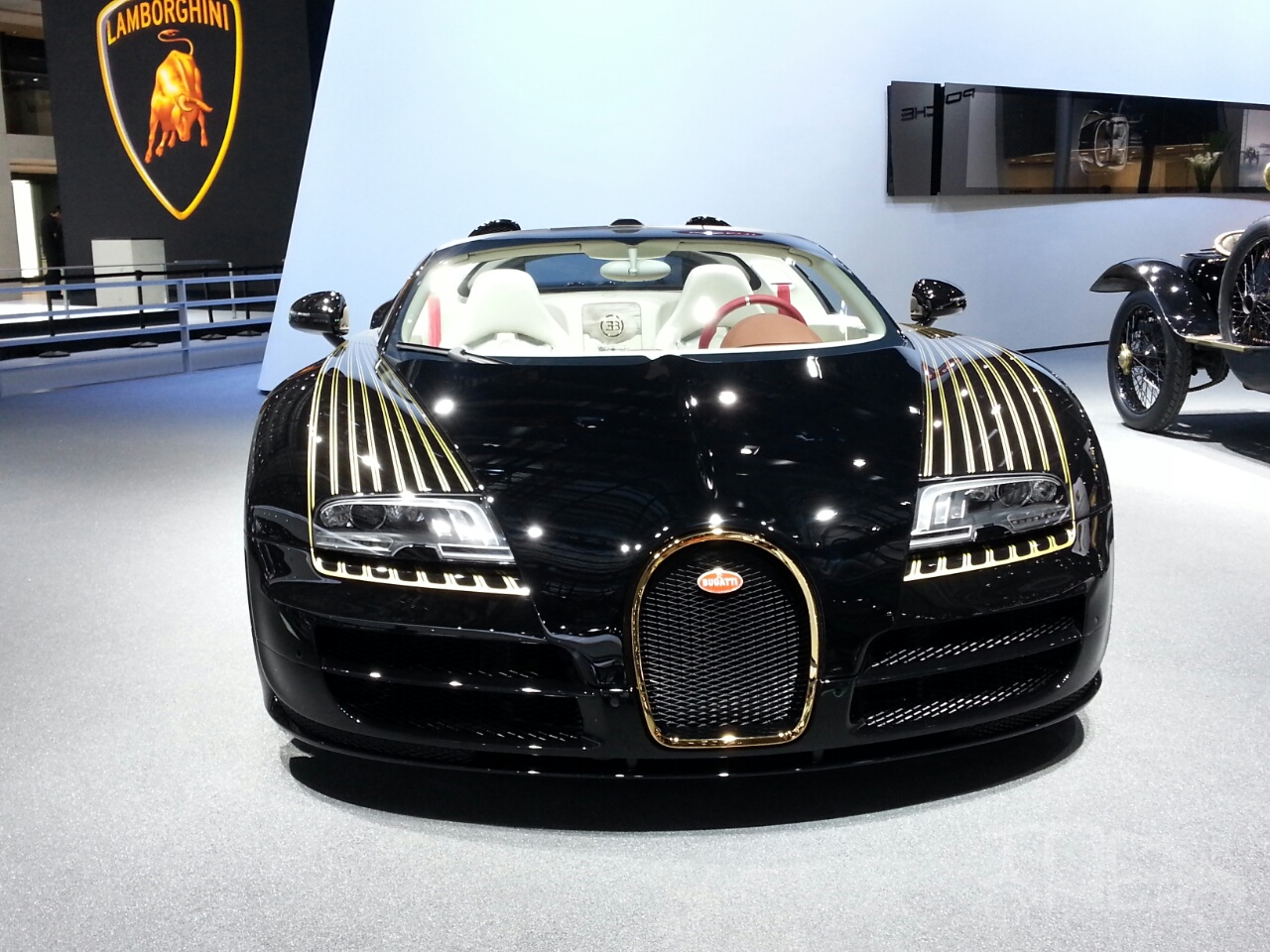 black and gold bugatti veyron