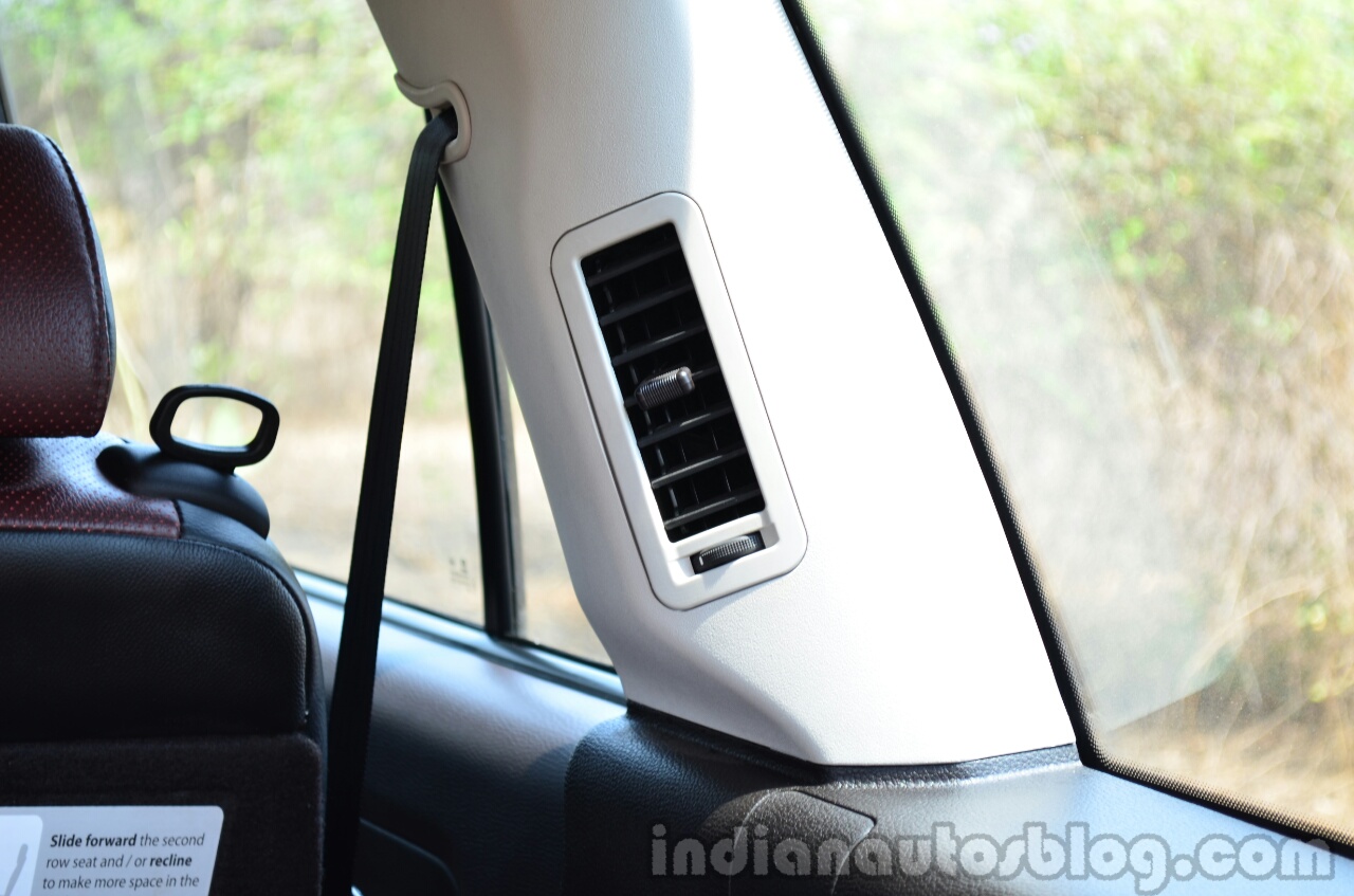 2014 Tata Aria Review AC vent