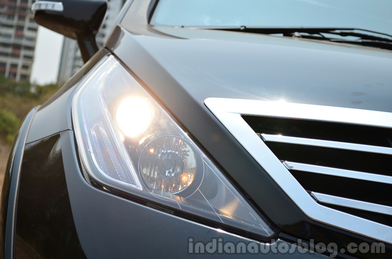 2014 Tata Aria Review headlight cluster