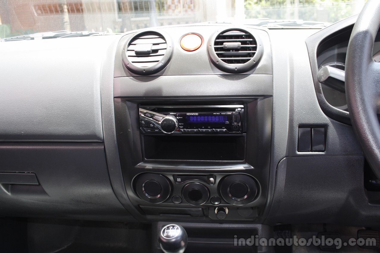 Isuzu D-max launch center console