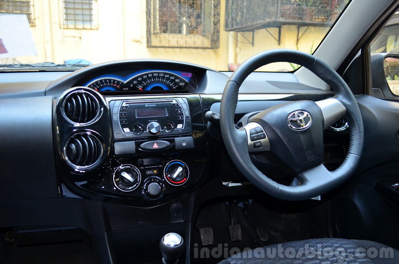 Buy Used 2015 Toyota Etios CROSS 1.2 G Manual in Noida - CARS24