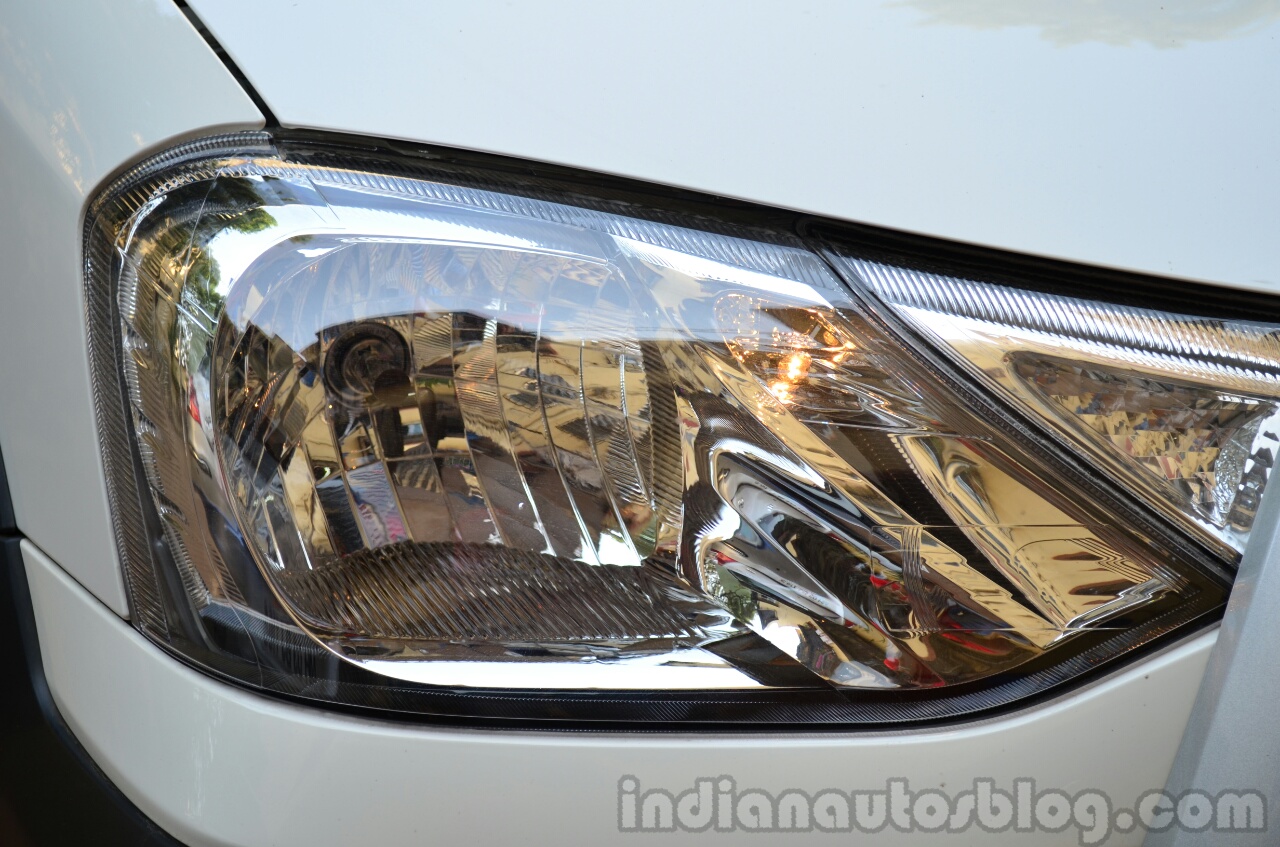 Toyota Etios Cross Review headlight