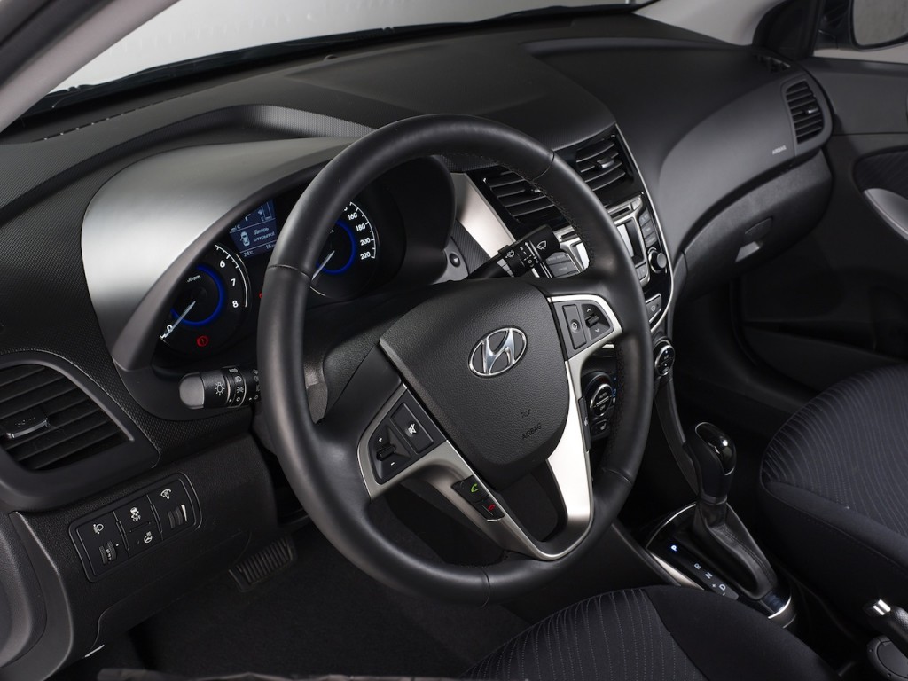 Hyundai Solaris facelift Russia press shots cabin