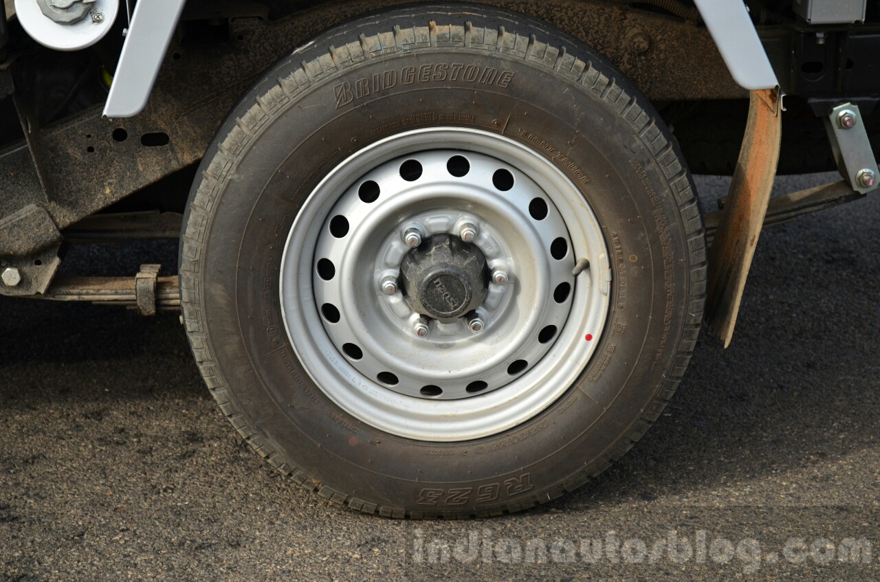 Isuzu DMax Flat Deck Review wheel