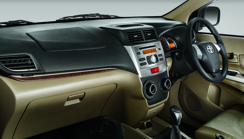 Toyota Avanza Luxury dashboard