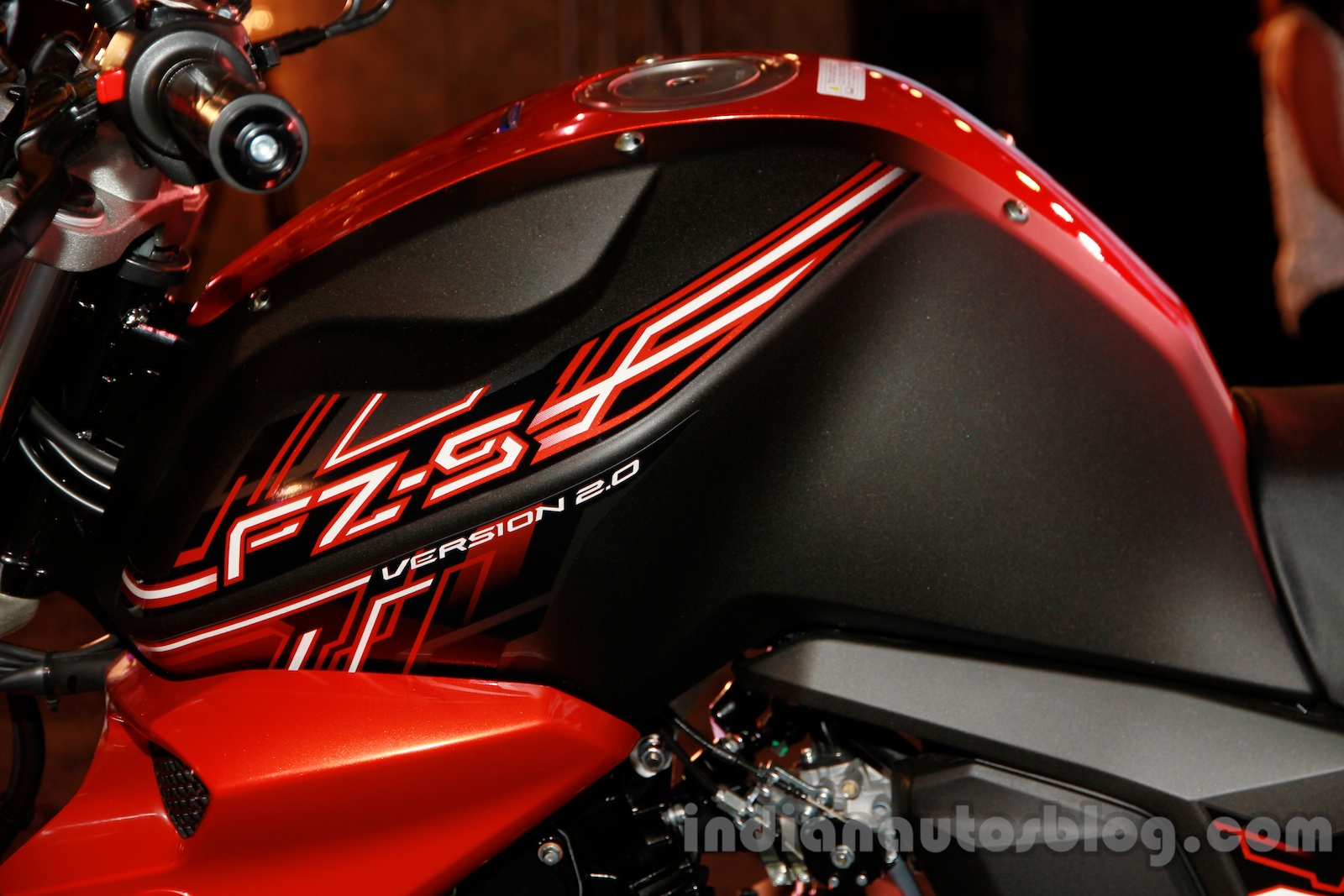 yamaha-fz-s-fi-v2-0-red-fuel-tank