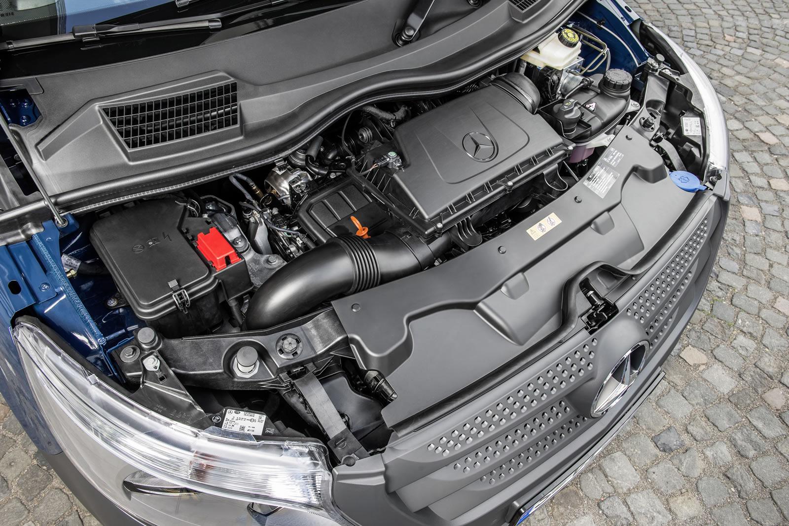 2015 Mercedes Vito engine bay