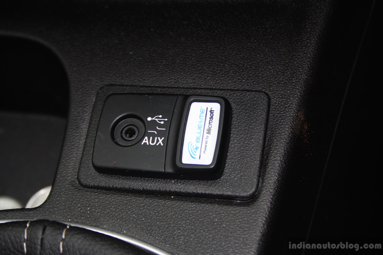 Fiat Punto Evo Sport 90 HP diesel review USB and aux-in ports
