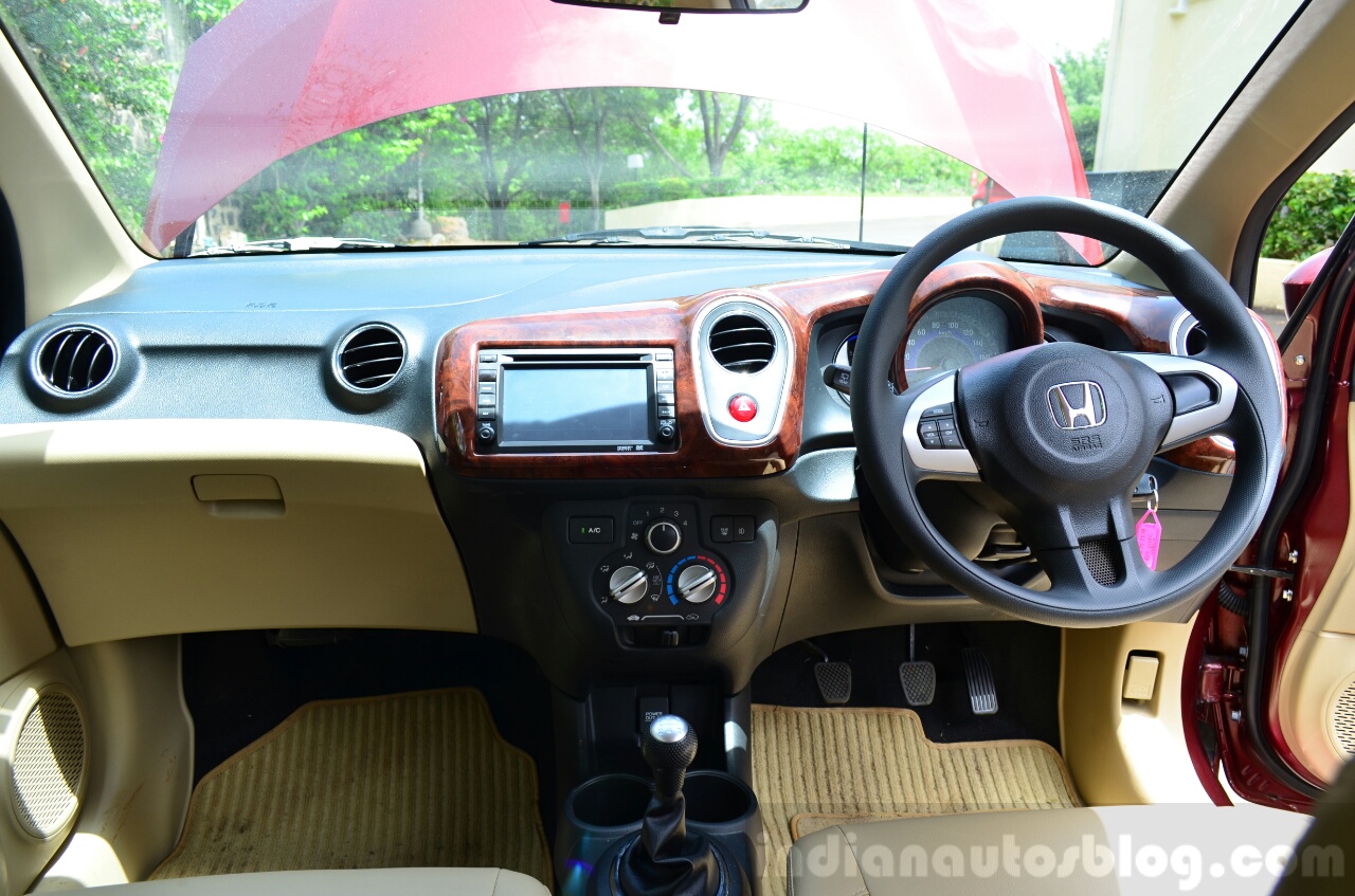  Interior  Honda Mobilio  2014