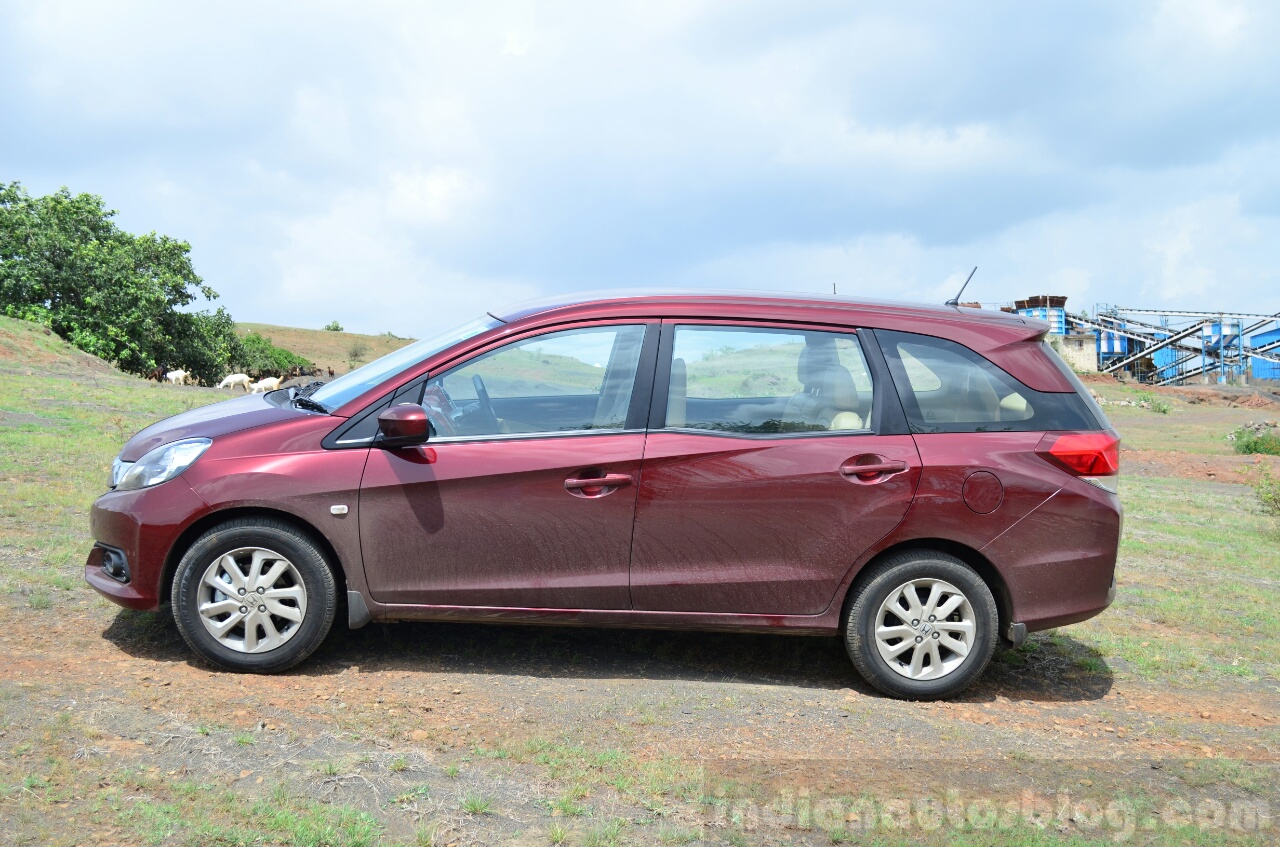  Honda  Mobilio Diesel  Review side