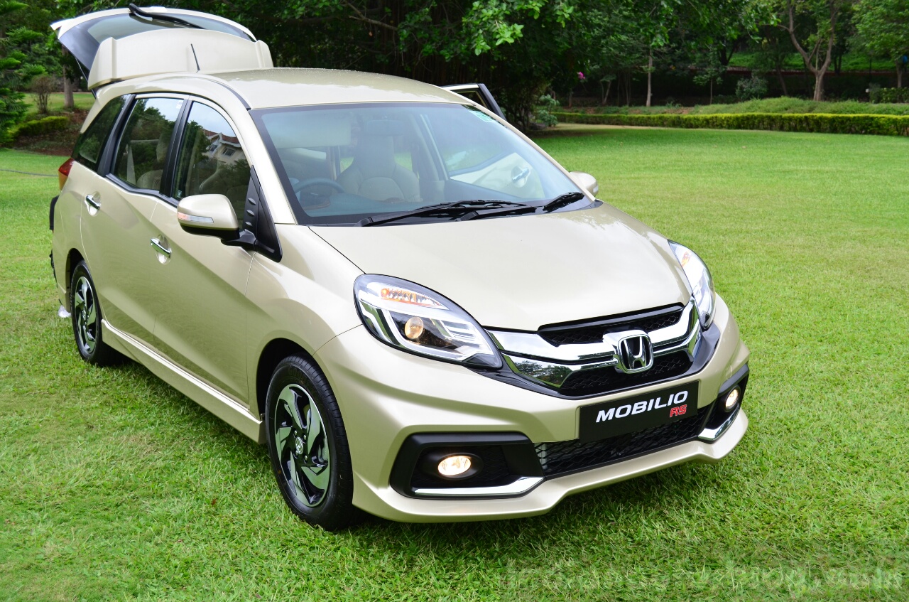  Honda  Mobilio  RS India  live image front quarter