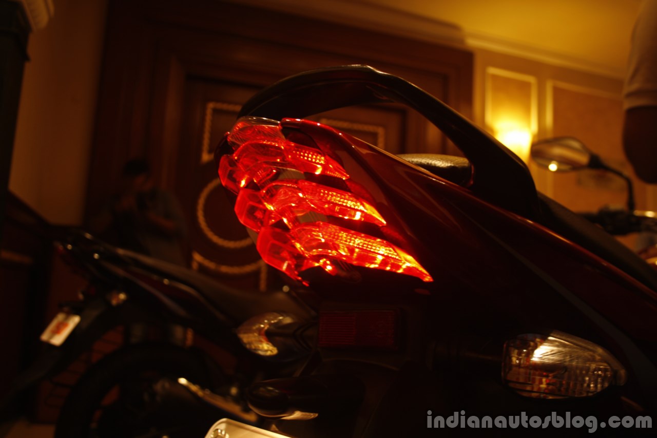 bajaj discover 125 tail light price