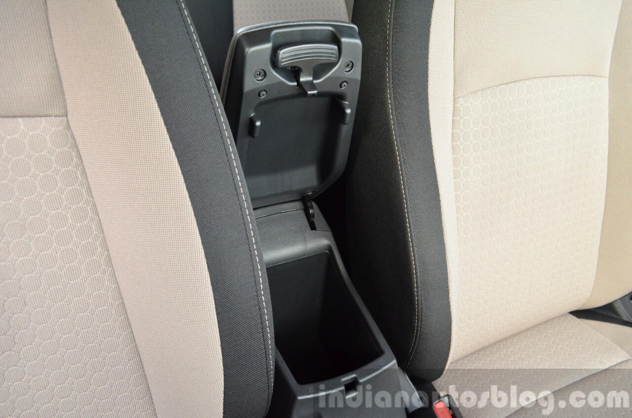 Hyundai Elite i20 Diesel Review armrest compartment