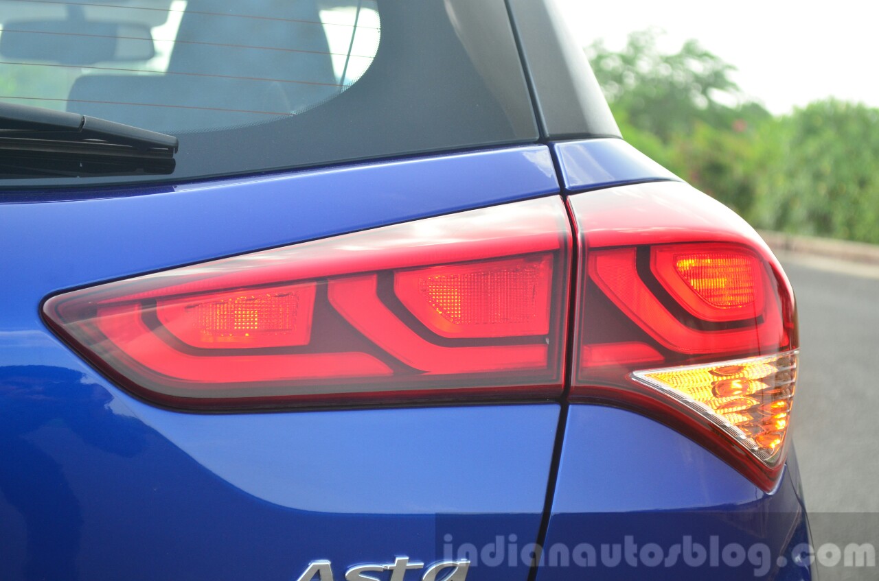 Hyundai Elite i20 Diesel Review rear lights
