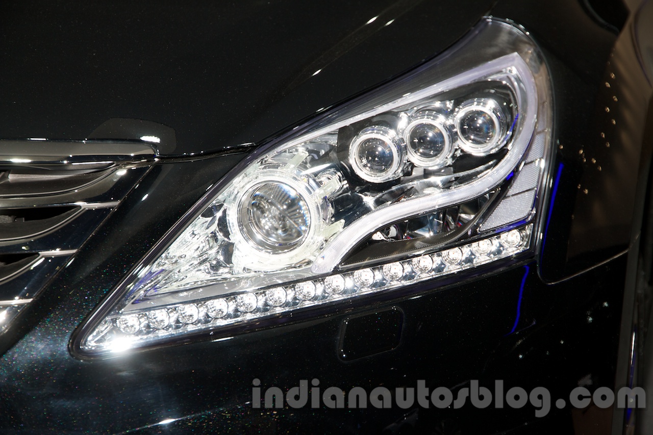 Hyundai Equus Limousine at 2014 Moscow Motor Show headlight