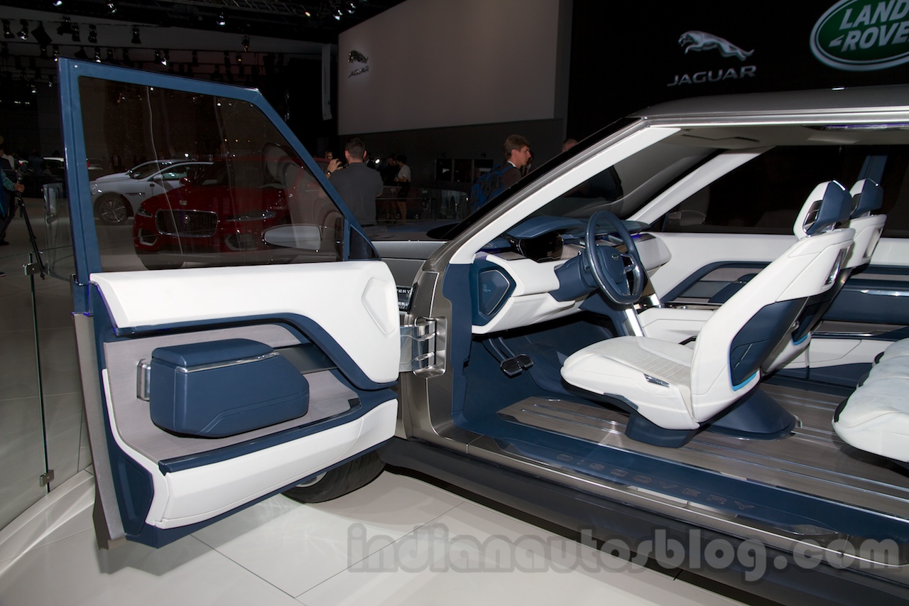 Land Rover Discovery Vision Concept door pad at the 2014 