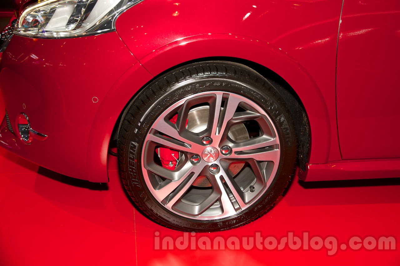 Peugeot 208 GTi at the Moscow Motor Show 2014 (6)