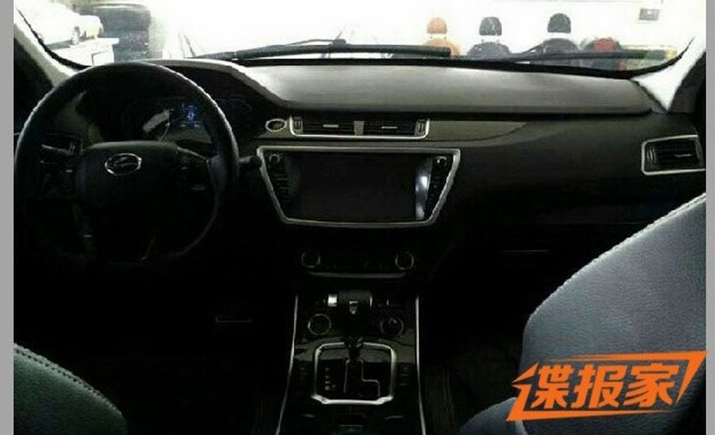 Landwind x7 clone evoque spied interior