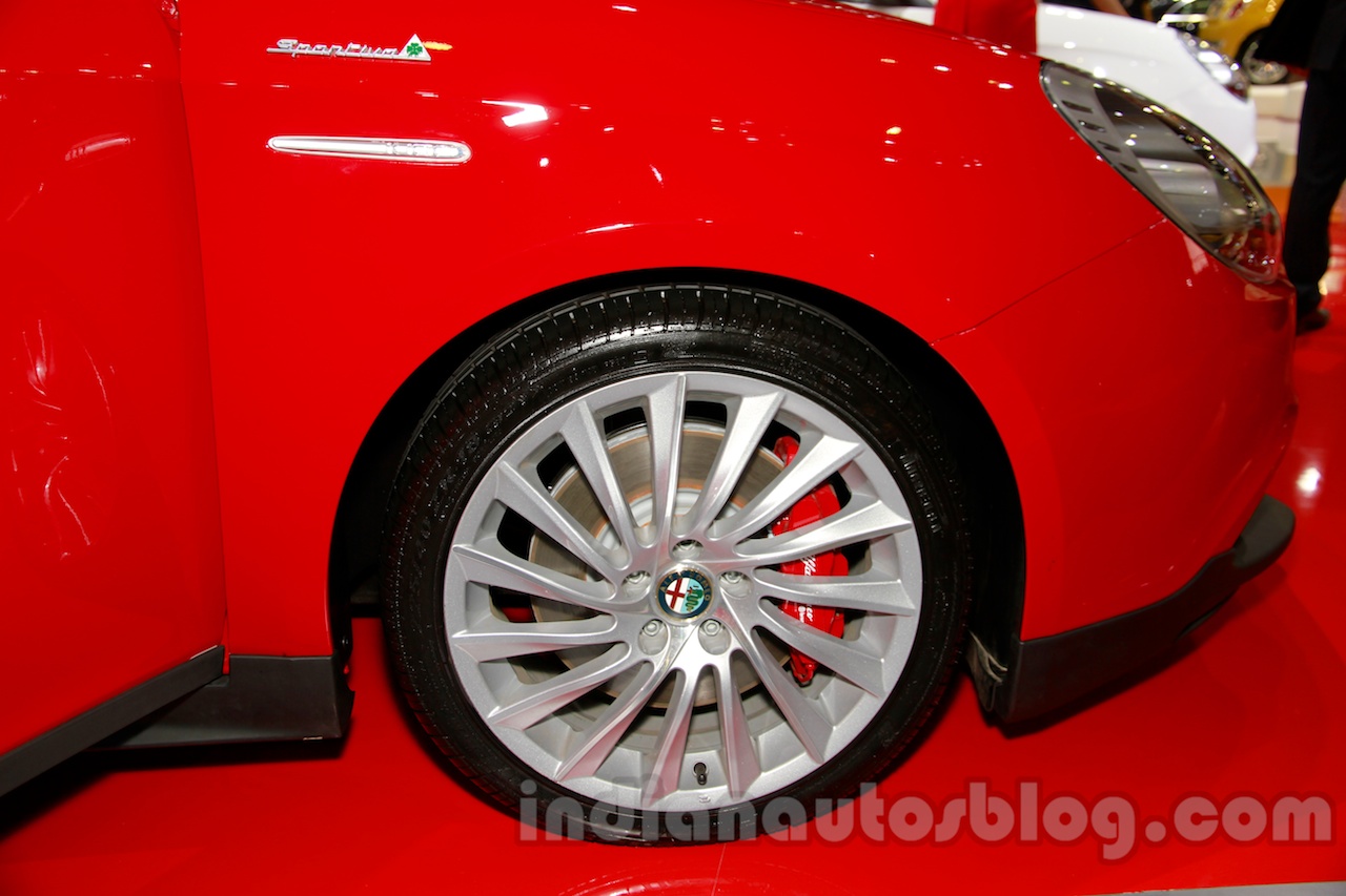 Second gen 2017 Alfa Romeo Giulietta detailed, rendered