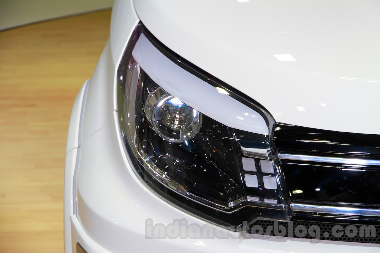 Daihatsu Terios Spirit headlamp at the 2014 Indonesia 