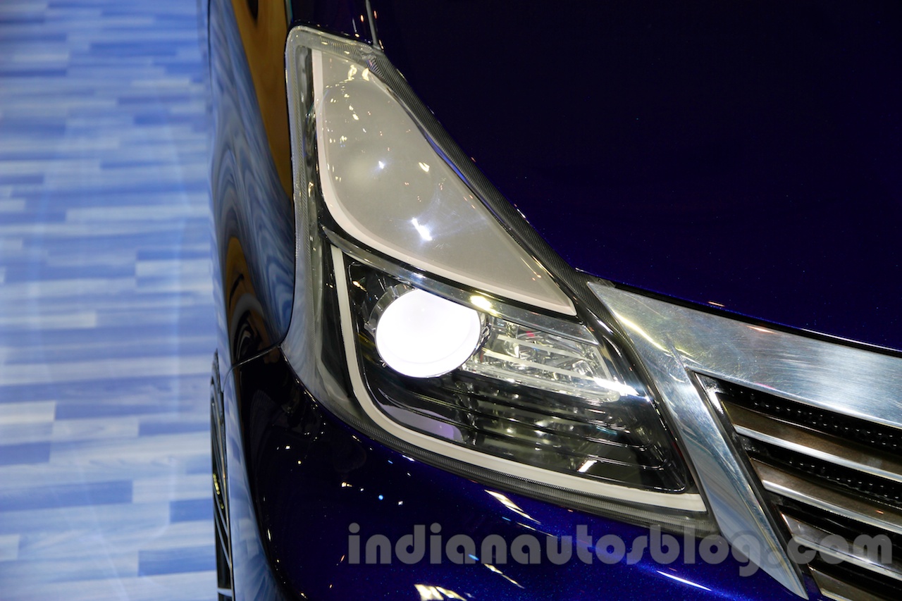 Daihatsu Xenia Indigo headlamp at the 2014 Indonesia 