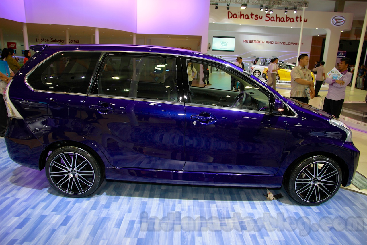 Daihatsu Xenia Indigo side view at the 2014 Indonesia 