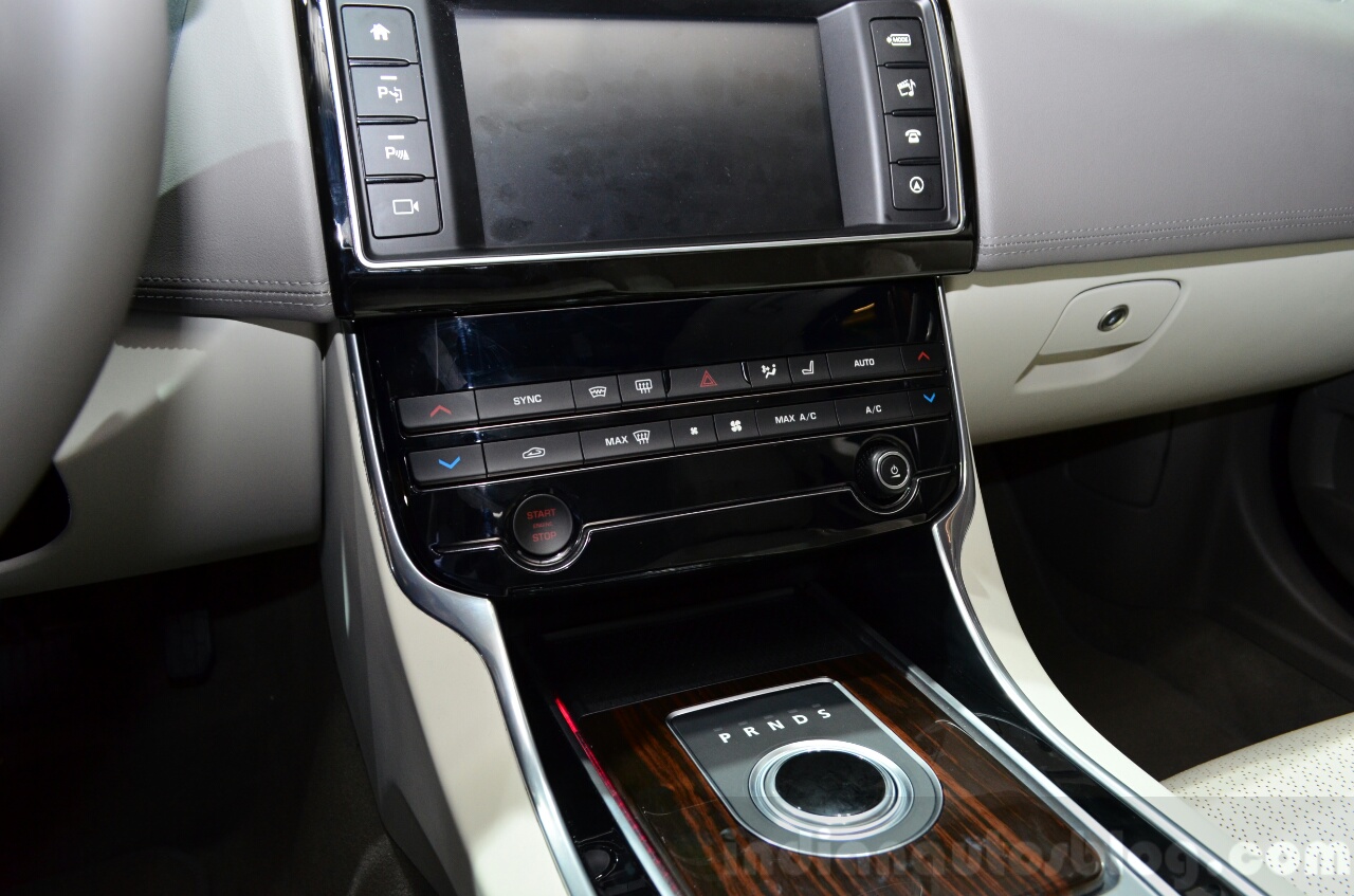 Jaguar XE center console zoom at the 2014 Paris Motor Show
