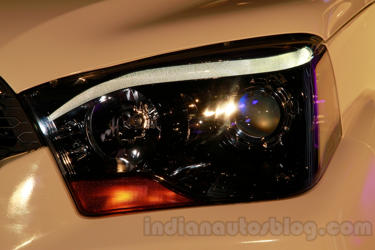 New Mahindra Scorpio headlamp Delhi launch
