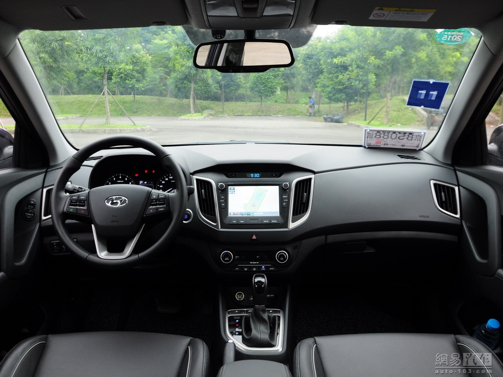 Production Hyundai ix25 images dashboard