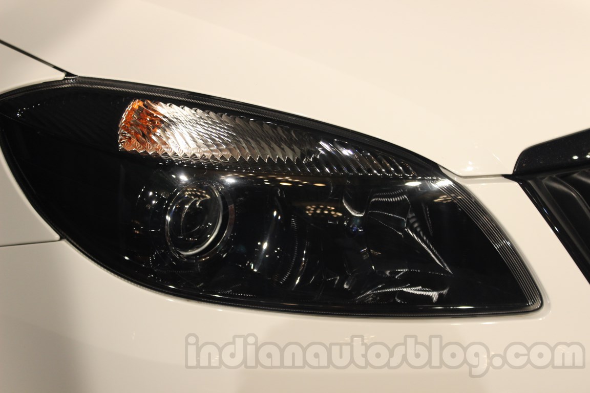 Skoda Rapid facelift Elegance Black Package headlamp