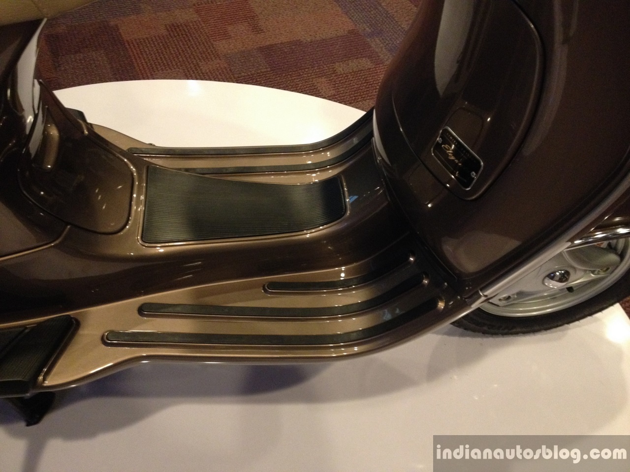 Vespa Elegante footboard