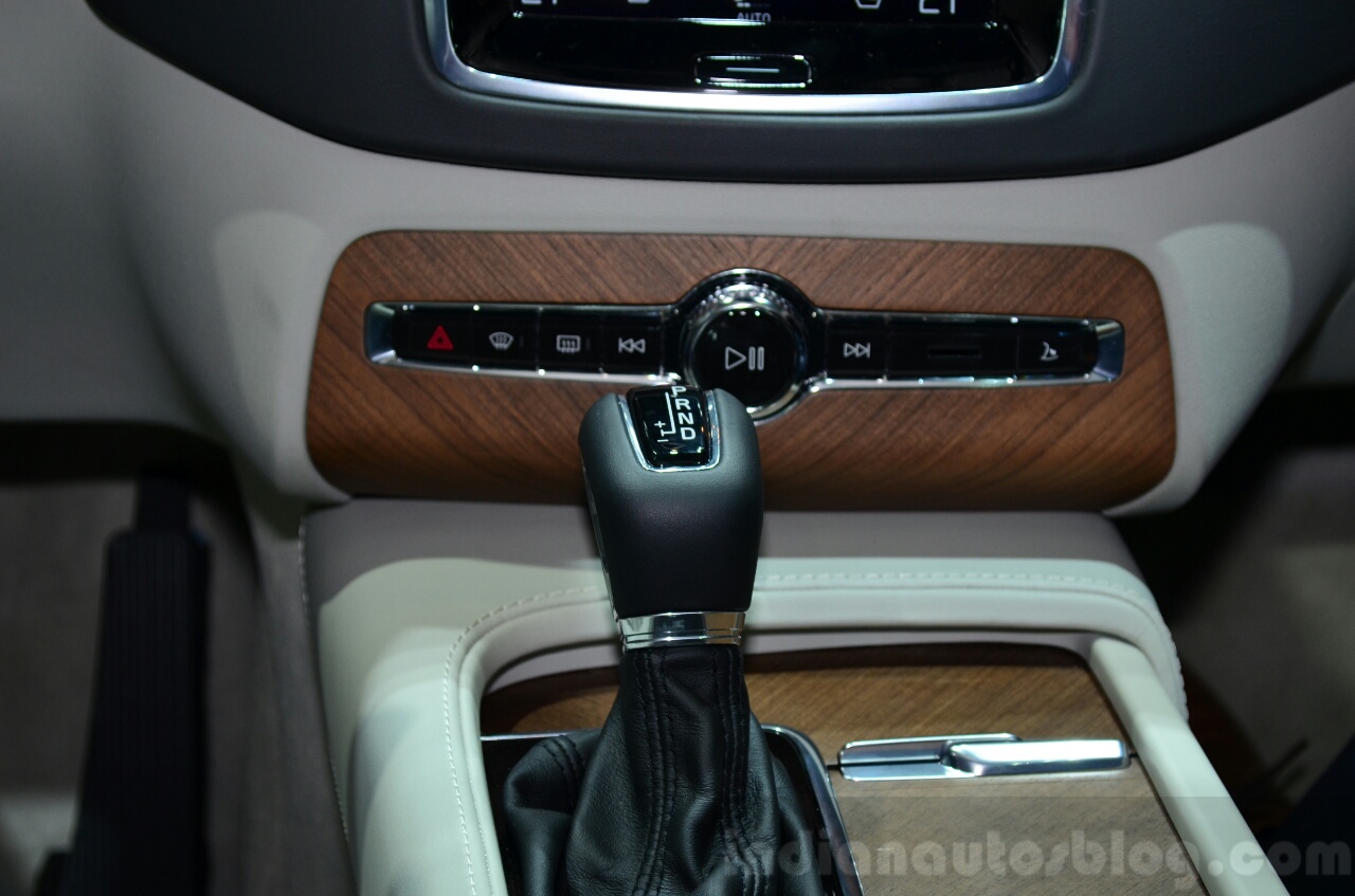 2015 Volvo XC90 gear lever at the 2014 Paris Motor Show