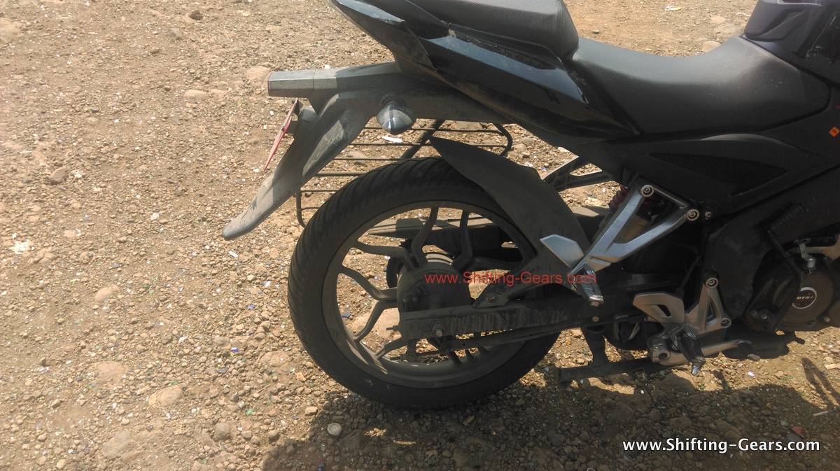 Bajaj Pulsar 160 NS spied swing arm