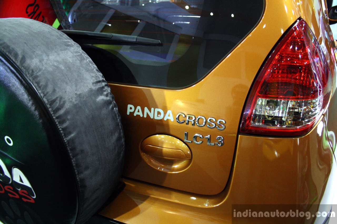 Geely Panda Cross taillight at the 2014 Colombo Motor Show 