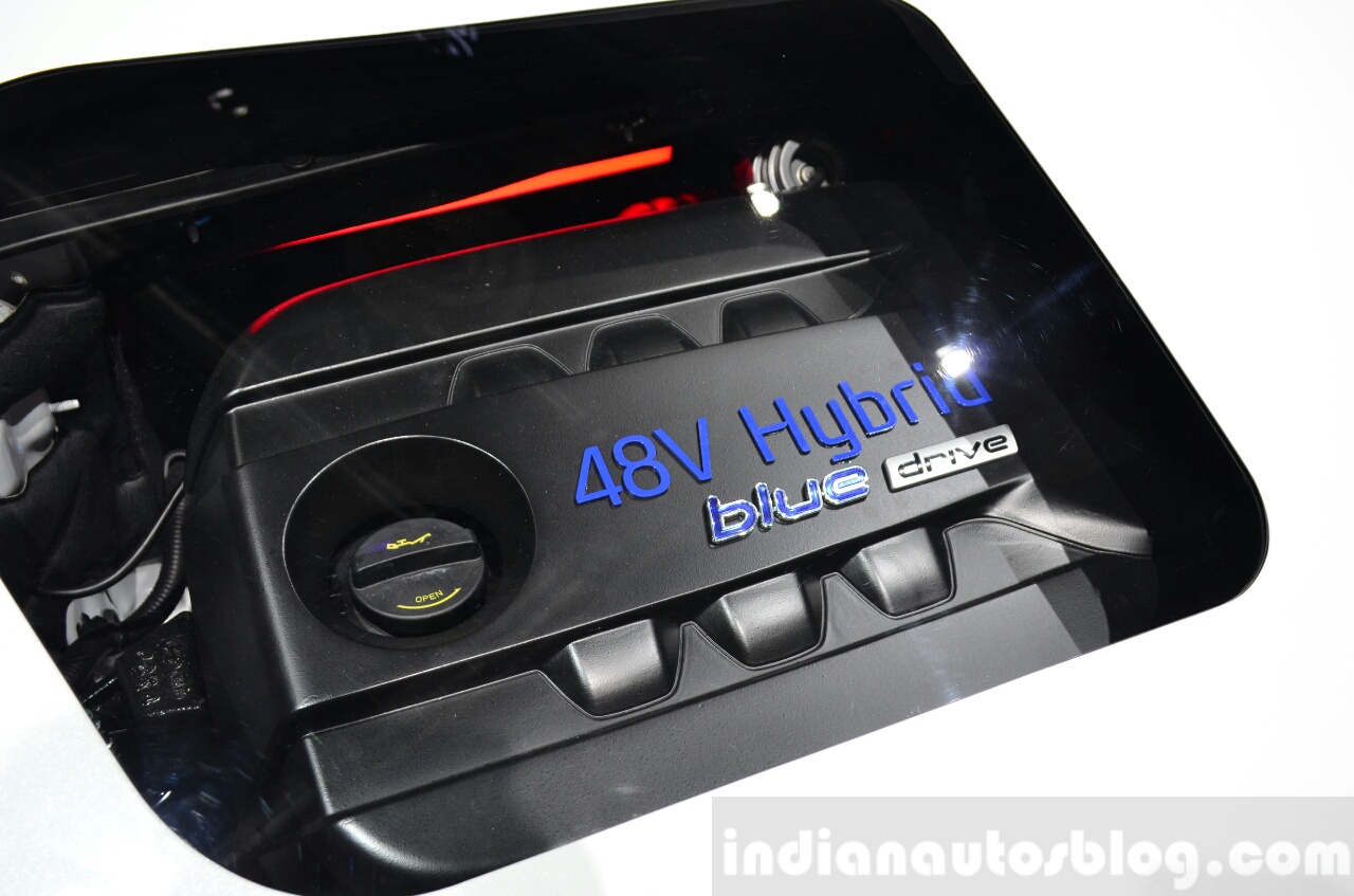 Hyundai i40 48V Hybrid engine at the 2014 Paris Motor Show