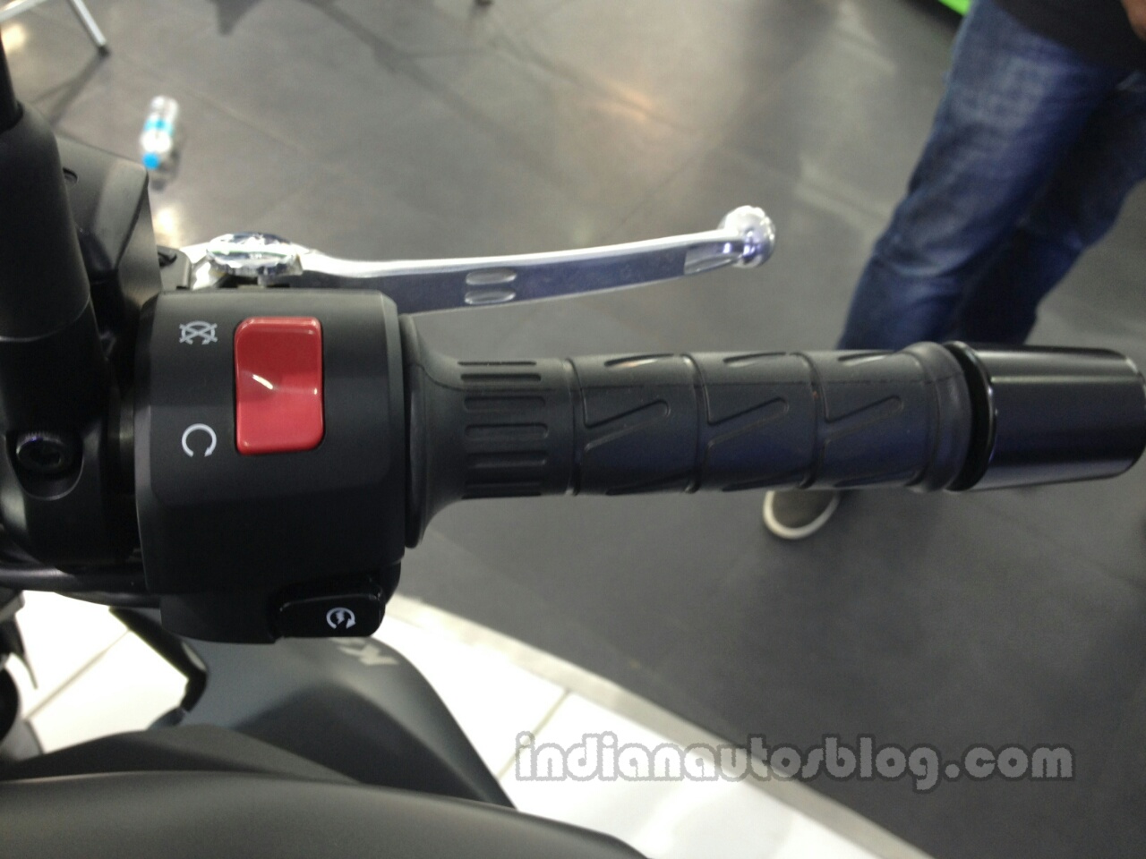 Kawasaki ER6n handlebar right from the India launch
