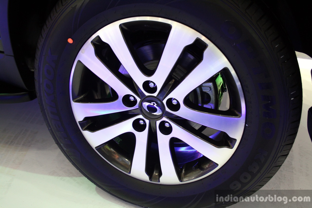 Ssangyong Rexton wheel at the 2014 Colombo Motor Show Sri 