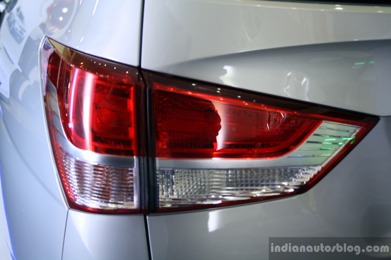 Ssangyong Rodius taillight at the 2014 Colombo Motor Show 