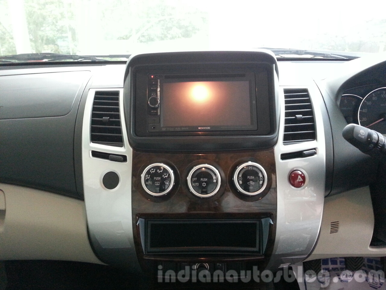2014 Mitsubishi Pajero Sport facelift center console India