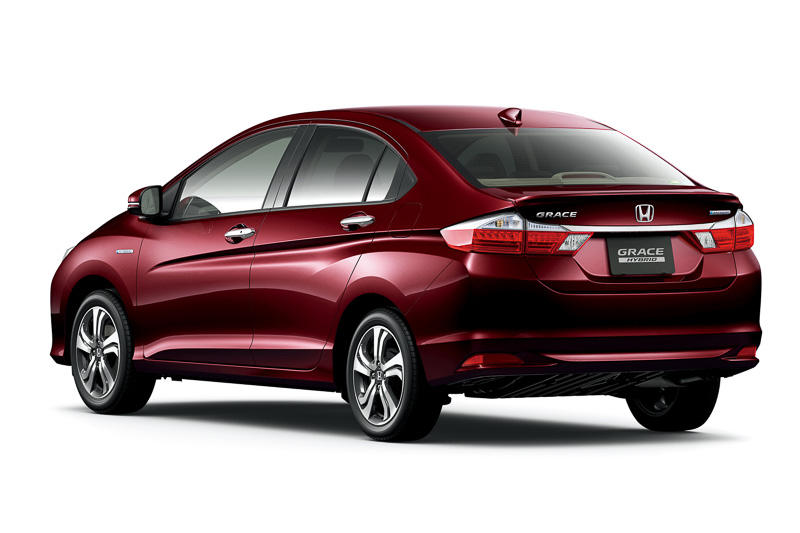 Honda Grace Hybrid rear quarter