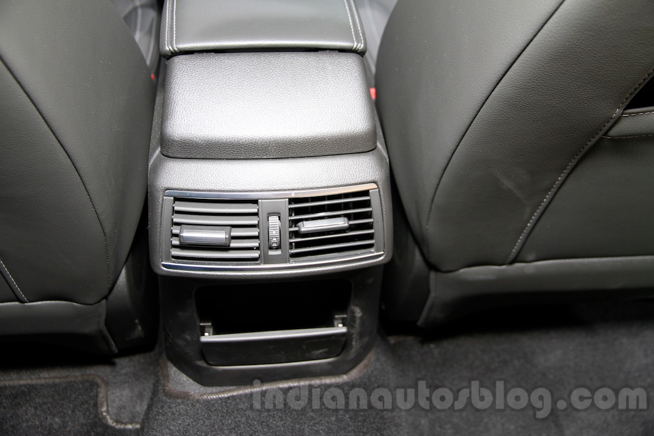Qoros 3 City SUV rear AC vents at the 2014 Guangzhou Auto Show