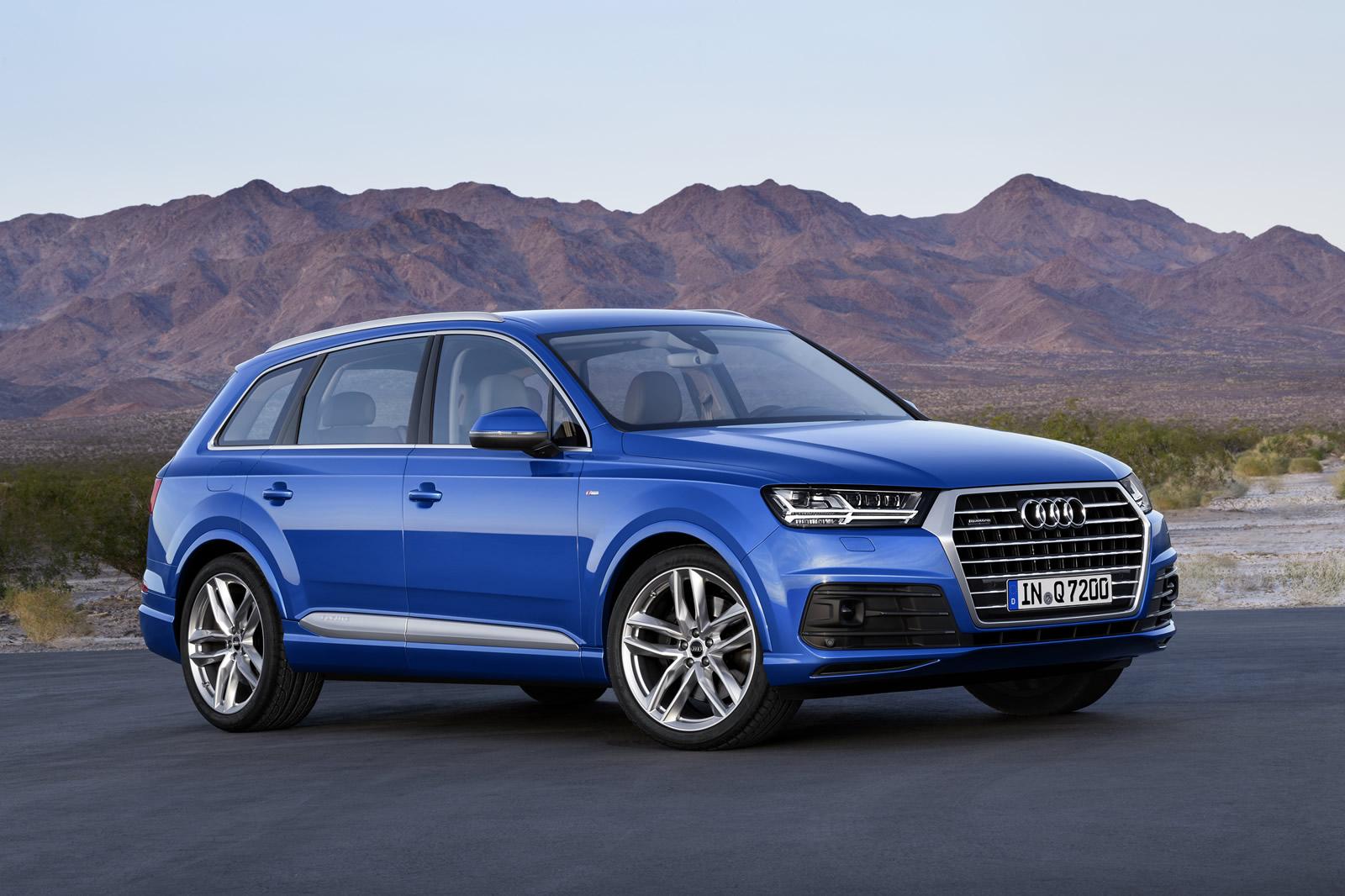 2016 Audi Q7 side view