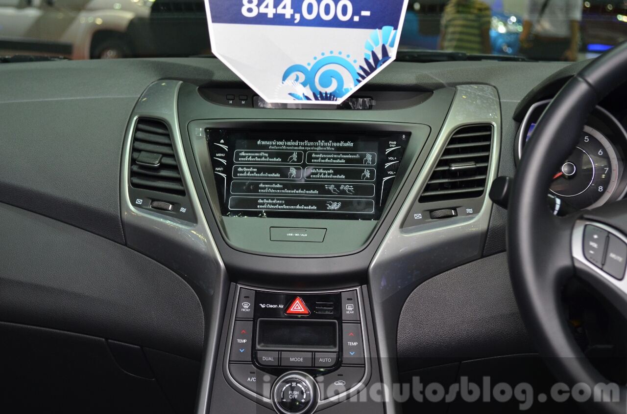 Hyundai Elantra facelift centre console at the 2014 Thailand