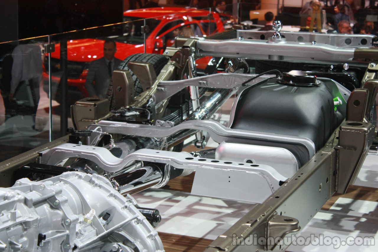 2016 Nissan Titan XD chassis cross member at the 2015 Detroit Auto Show