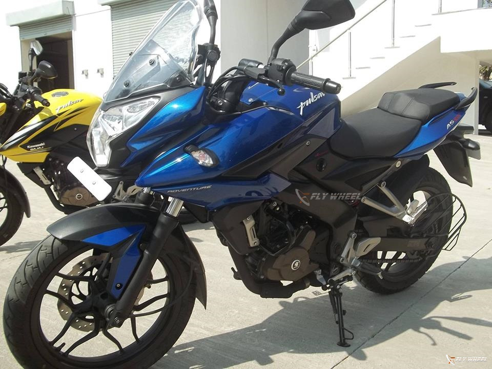 Pulsar 200 deals cc new model