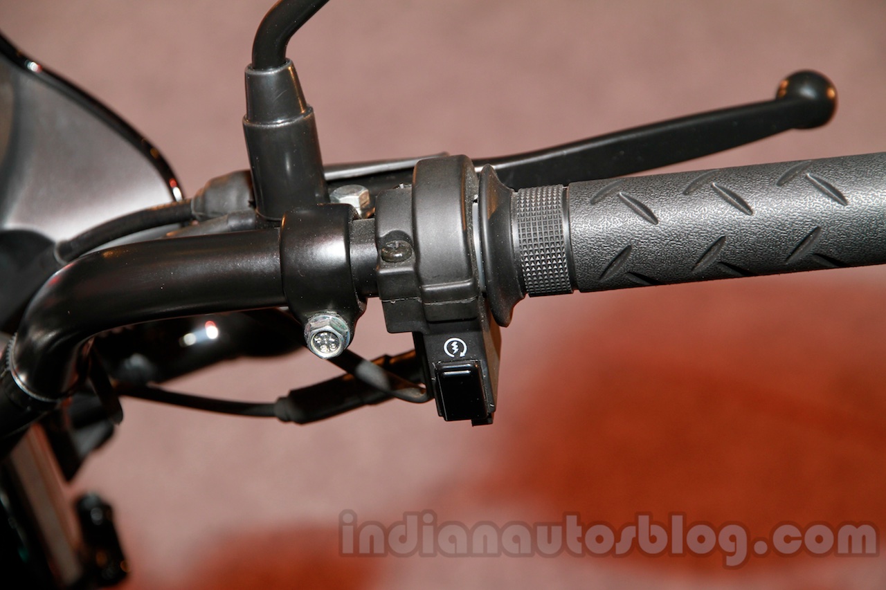 2015 Honda Dream Neo handlebar right