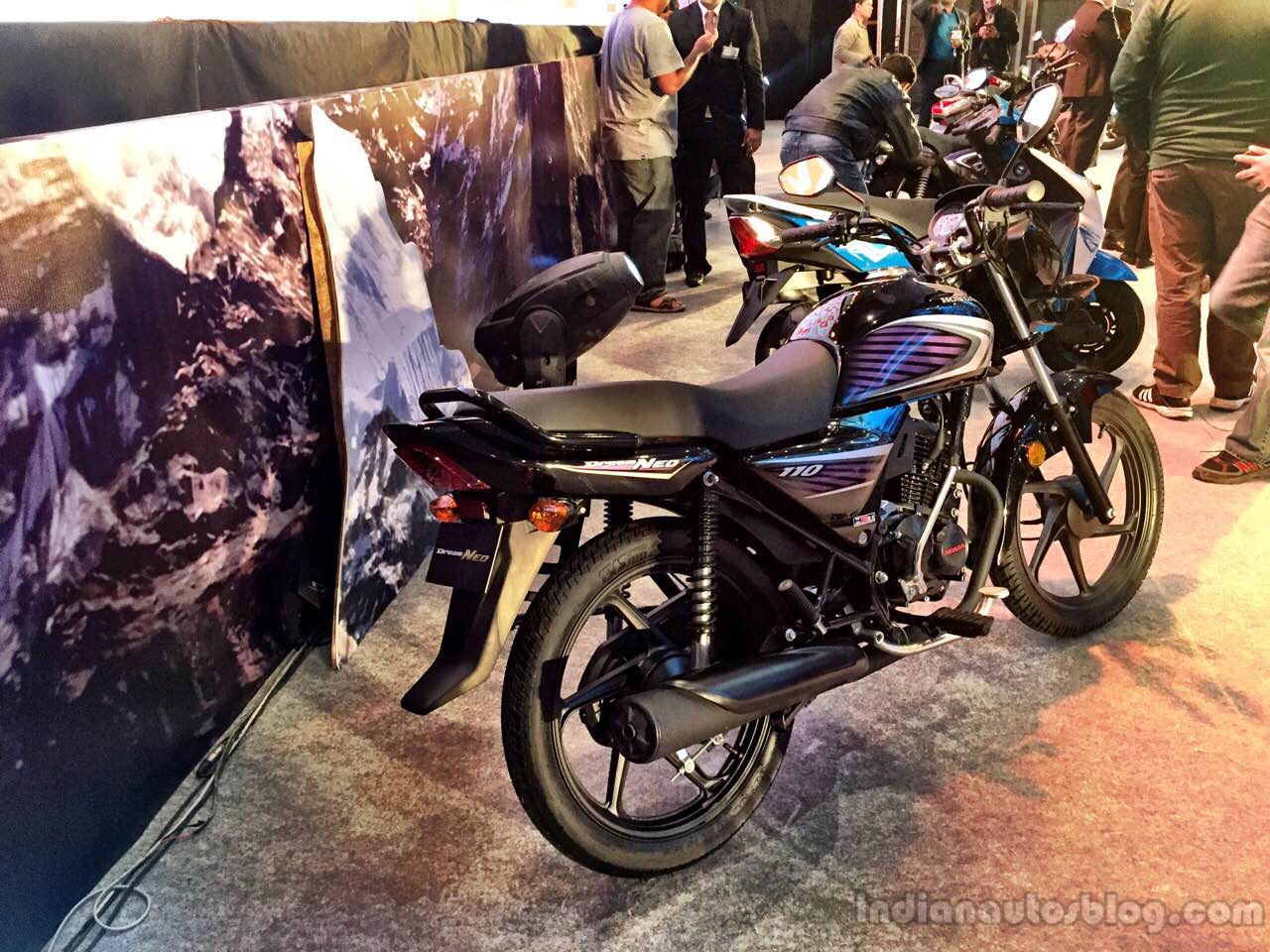 2015 Honda Dream Neo rear three quarters live image
