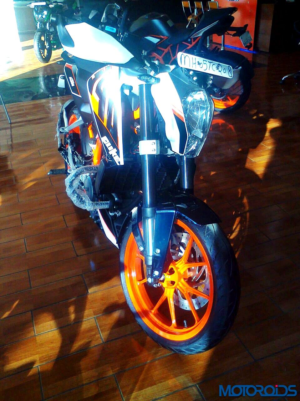 2015 KTM Duke 390 Front End